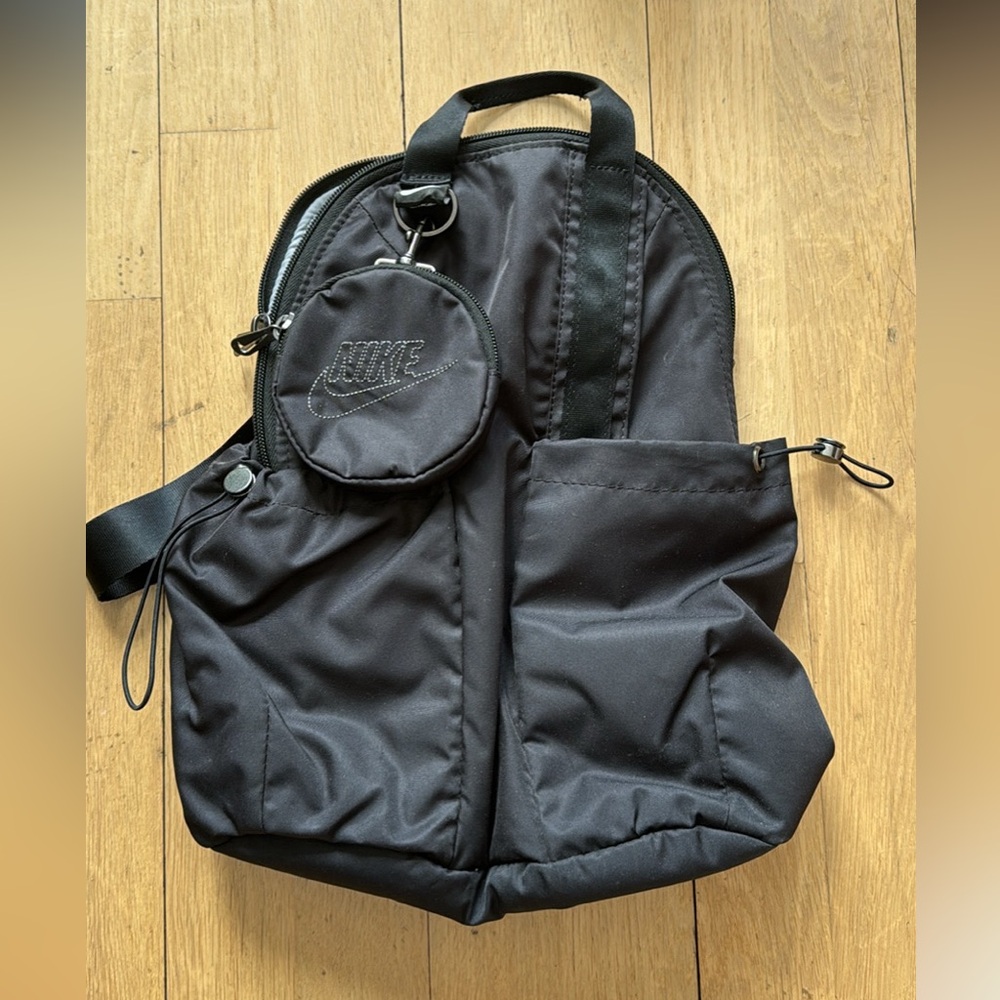 Nike Sportswear Futura Luxe Backpack in Black